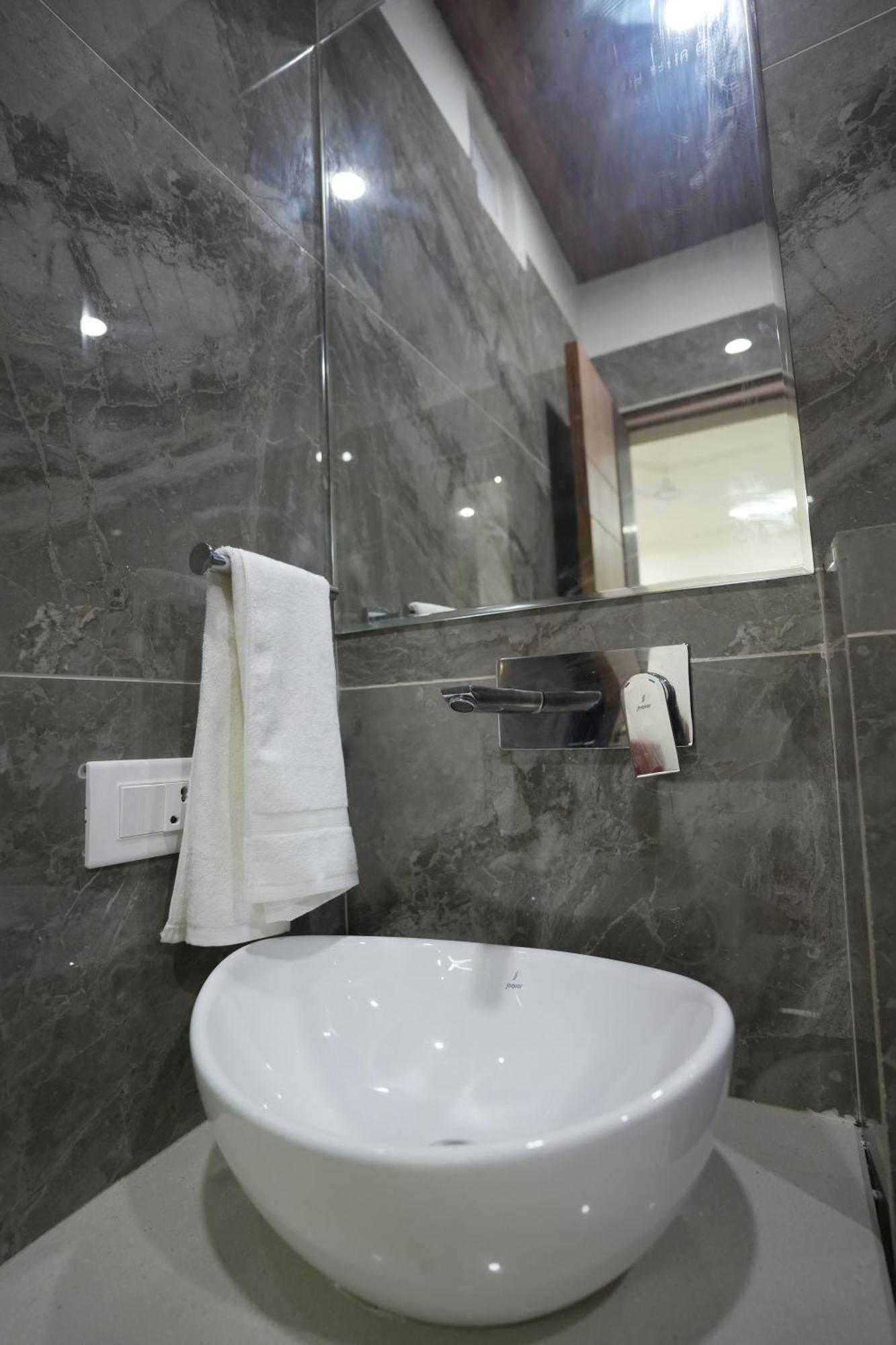 فندق Anaya Retreat فاراناسي المظهر الخارجي الصورة